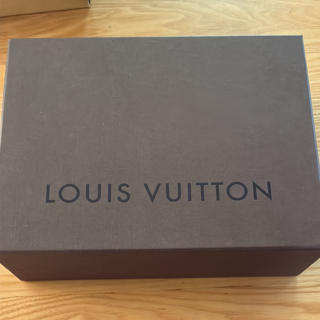 Louis Vuitton Zippy Wallet Vertical Taiga "Noir"