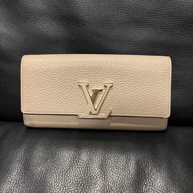 Louis Vuitton Capucines Wallet "Galet"