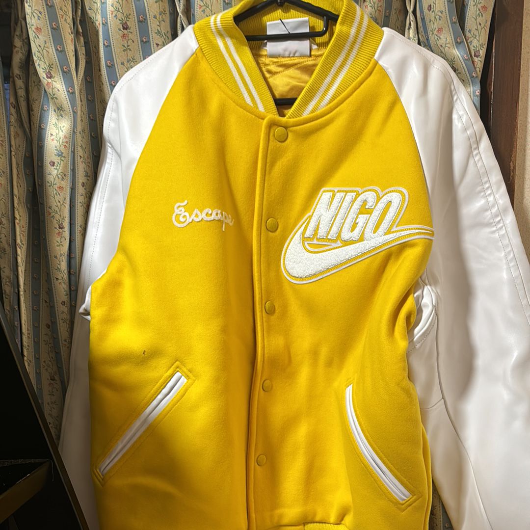 ニゴー x ナイキ NRG バーシティジャケット "イエロー" (NIGO) FV5670-735