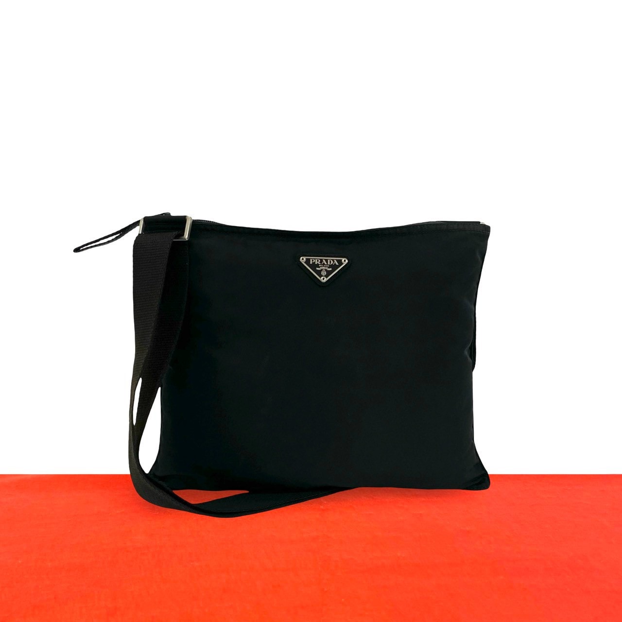 PRADA プラダ 三角ロゴ 金具 ナイロン ショルダーバッグ ブラック
 49159