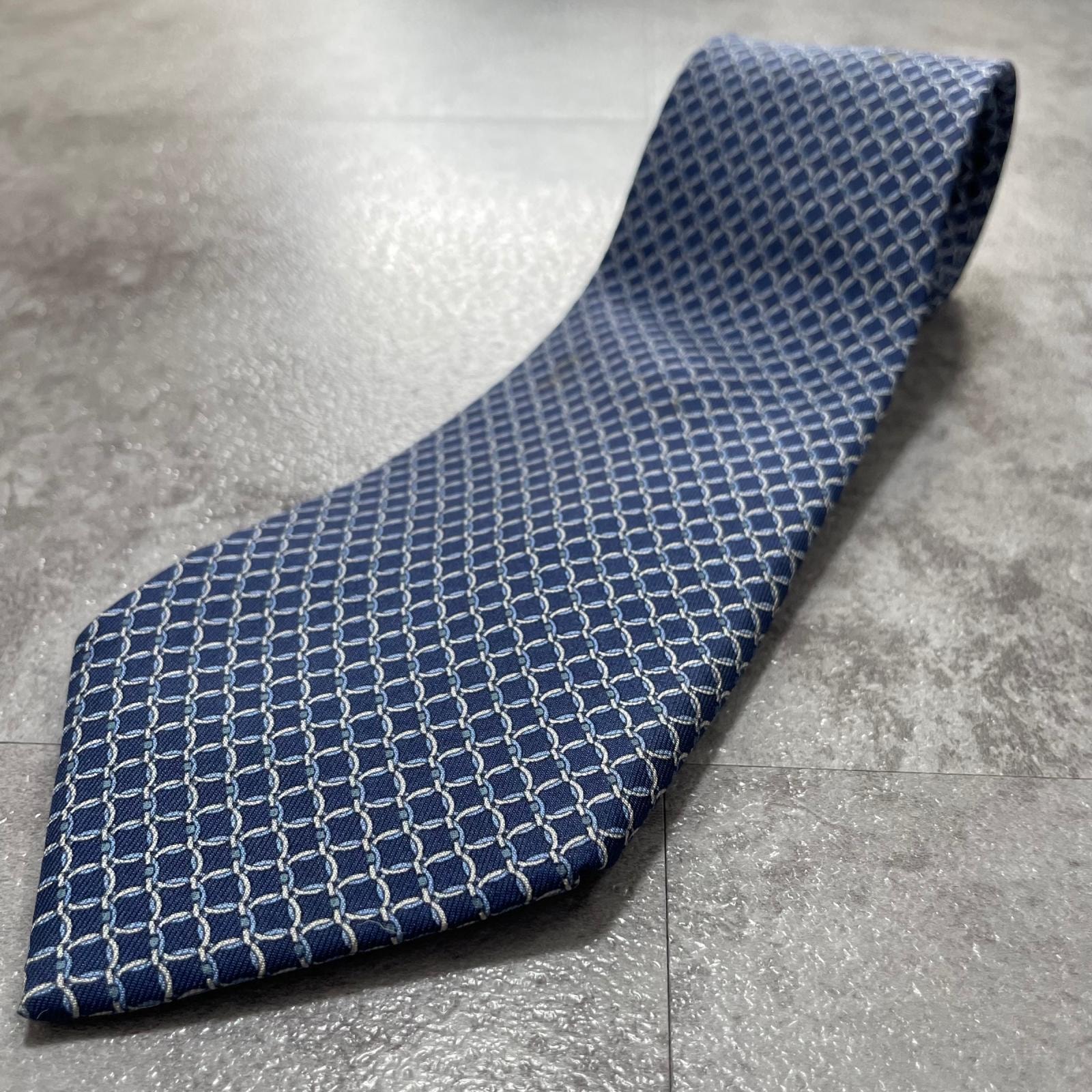 【Salvatore Ferragamo】サルヴァトーレフェラガモ ネクタイ 格子柄 チェック柄 網目模様 幾何学模様 総柄 ネイビー 紺 ホワイト 白 メンズ