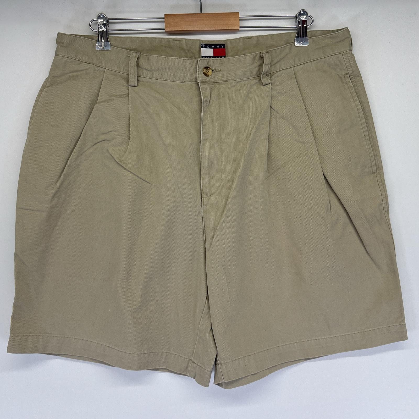 古着 トミーヒルフィガー TOMMY HILFIGER ショートパンツ チノパン 大きいサイズ ワンポイント ツータック ハーフ w38  ベージュ系 メンズ