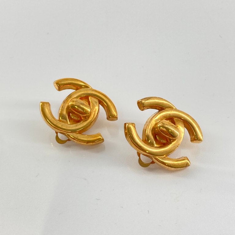 CHANEL(シャネル) ココマーク 96・p イヤリング ゴールド