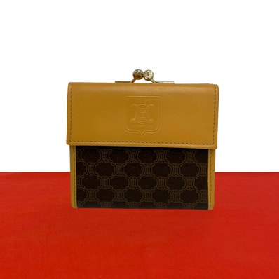 CELINE セリーヌ マカダム 柄 PVC レザー 二つ折り財布 ブラウン
48564