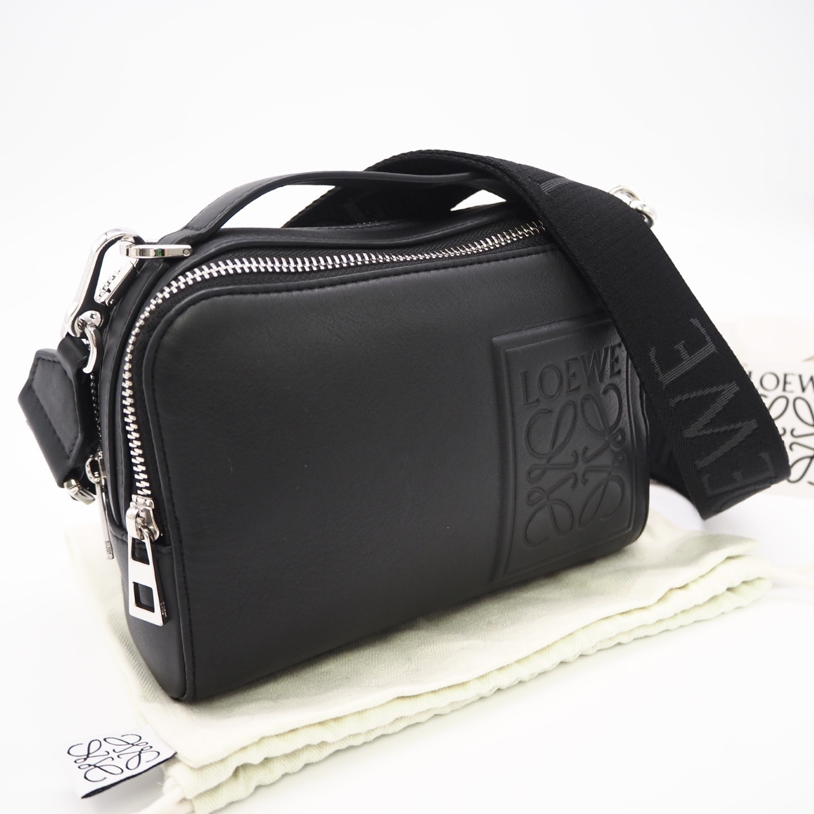 美品 LOEWE ロエベ アナグラム サテンカーフ クロスボディ カメラバッグ ミニ C565R41X04 2wayショルダーバッグ ブラック カーフレザー メンズ