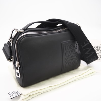 美品 LOEWE ロエベ アナグラム サテンカーフ クロスボディ カメラバッグ ミニ C565R41X04 2wayショルダーバッグ ブラック カーフレザー メンズ