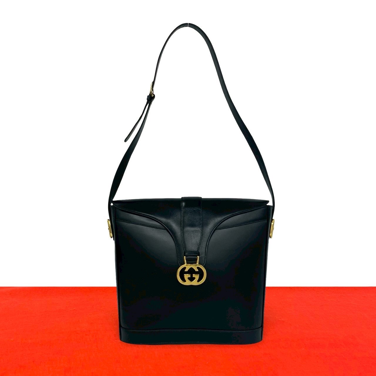 GUCCI グッチ シェリーライン GG ロゴ 金具 レザー ショルダーバッグ ブラック
97073