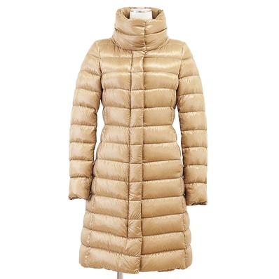 Herno ヘルノ ダウンコート ライトダウン スタンドカラー シグネチャー ロゴ ジップ プレート ロング丈 軽量 アウター レディース サイズ 40 キャメル ルーマニア製