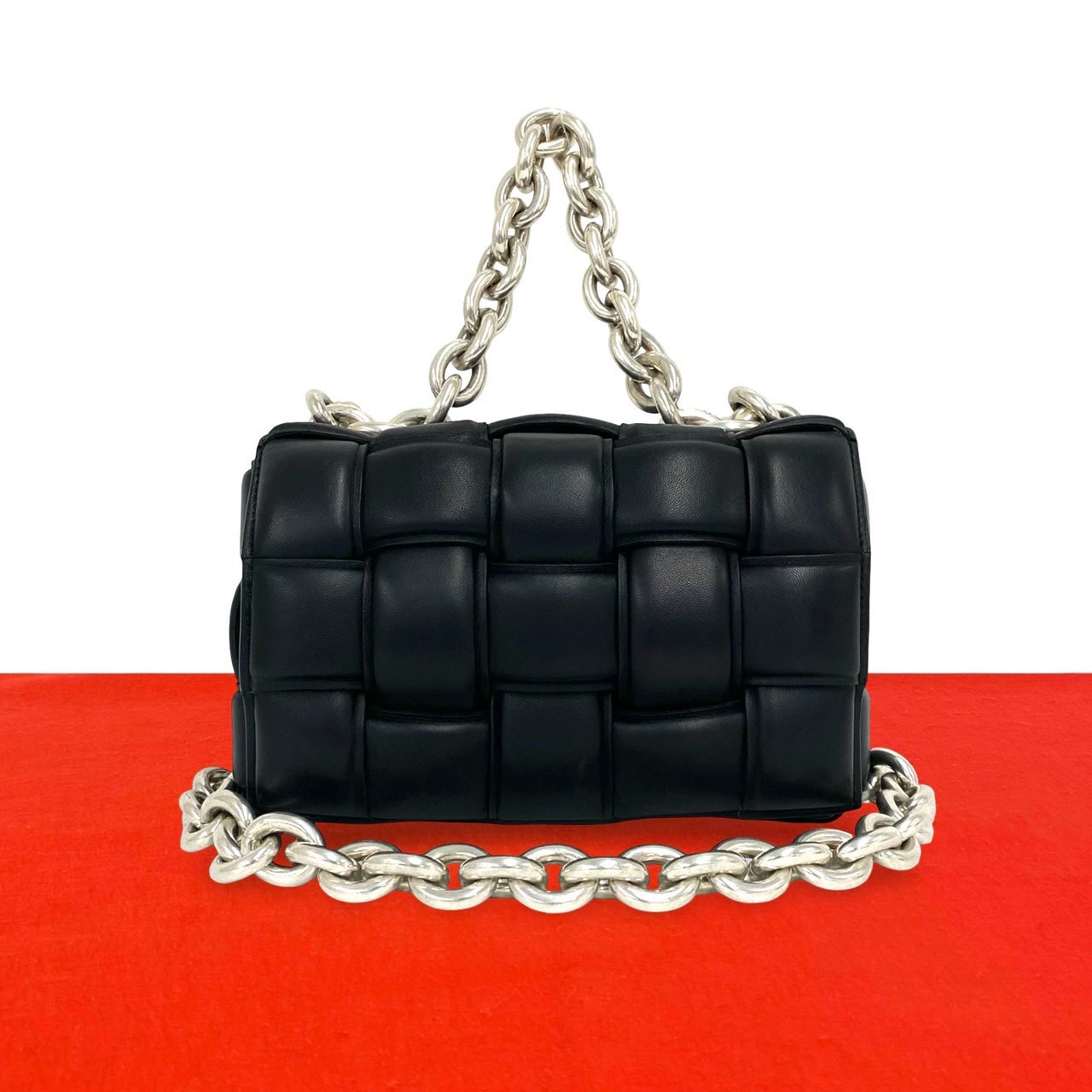 BOTTEGA VENETA ボッテガヴェネタ パデットカセット チェーン レザー ショルダーバッグ ブラック
 53-10