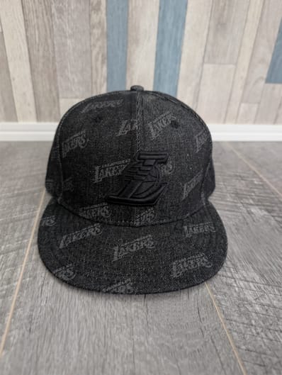 NEW ERA/ニューエラ/LAKERS/レイカーズ/キャップ/帽子/7 5/8/60.6cm/デニム生地/総柄/コービー/KOBE/LeBron/レブロン/ドンチッチ/八村塁/シャック/ローライダー/LOWRIDER/チカーノ/Chicano