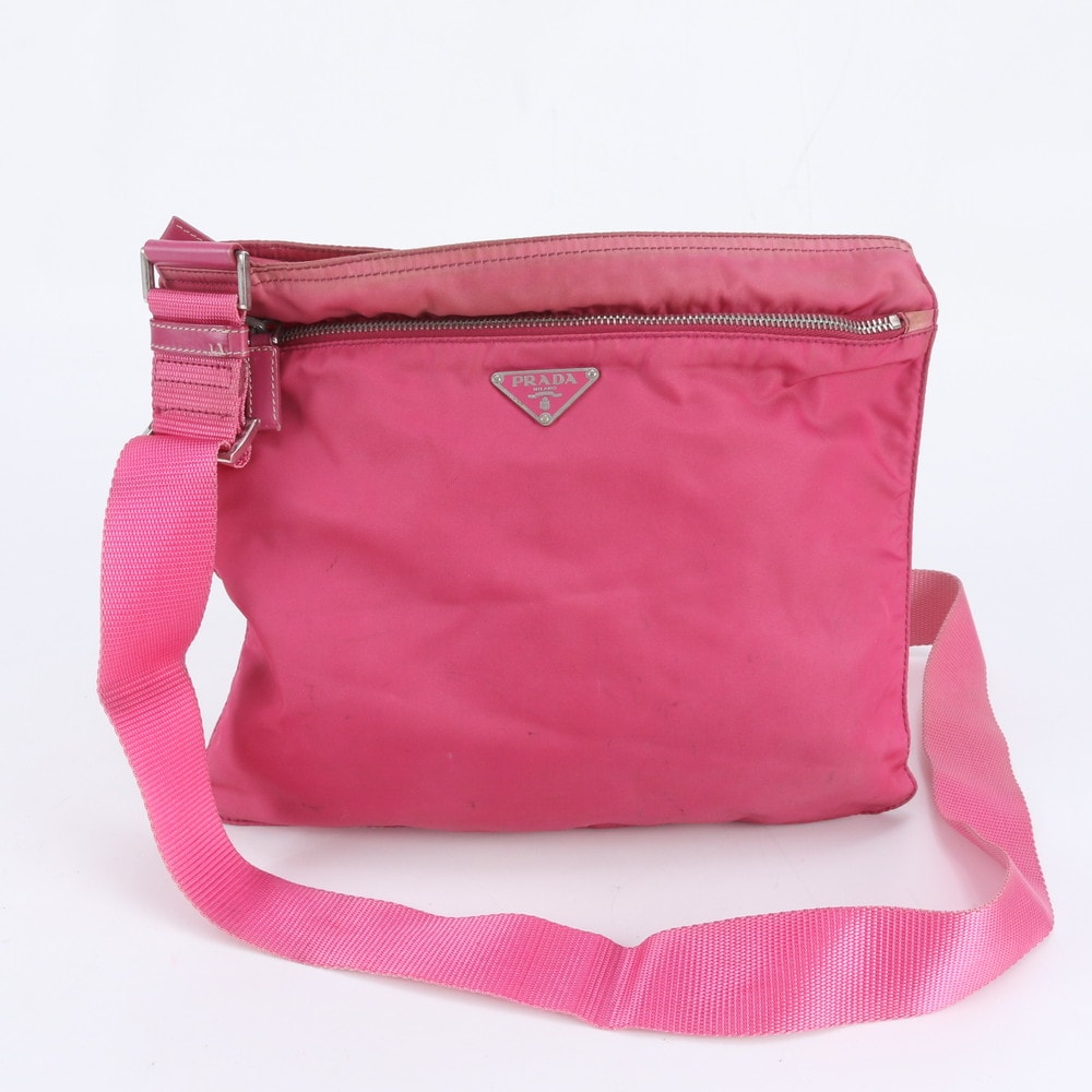 プラダ テスート ナイロントライアングルロゴショルダーバッグ