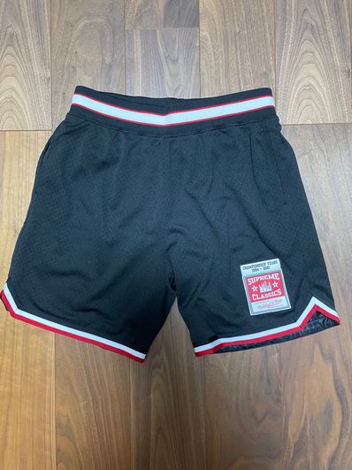 Supreme / Mitchell & Ness® Basketball Short "Black"