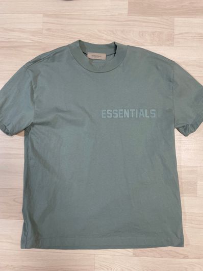 FEAR OF GOD ESSENTIALS SS Tee (Silicon Logo)"Sycamore"