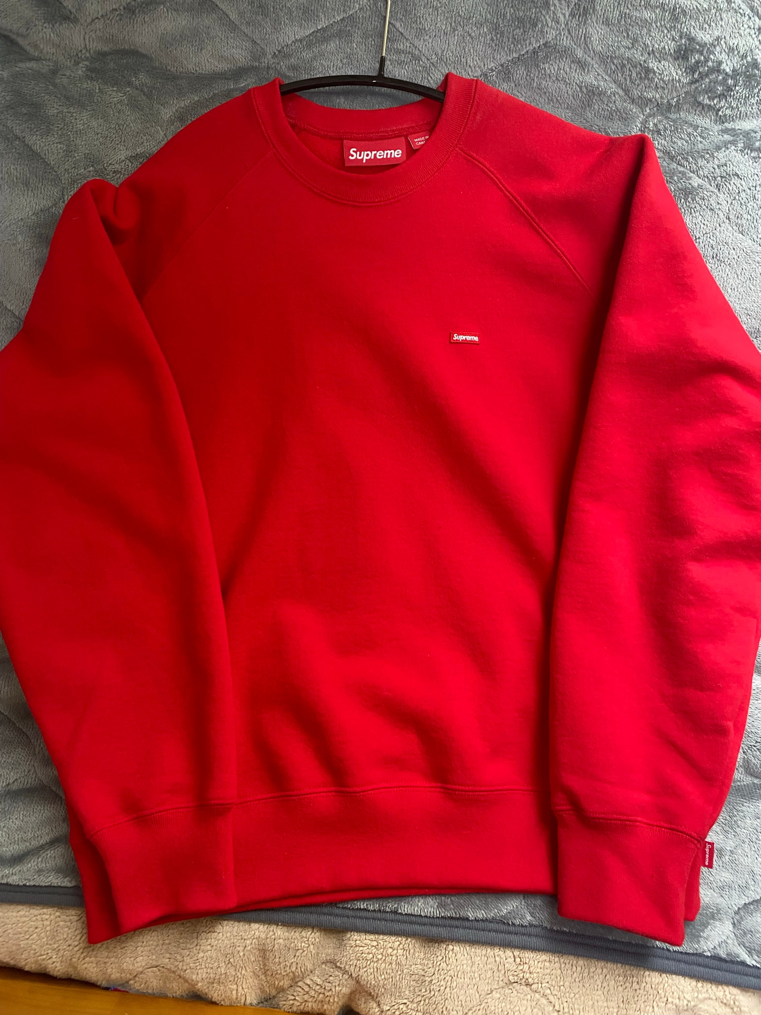 Supreme Small Box Raglan Crewneck "Red"