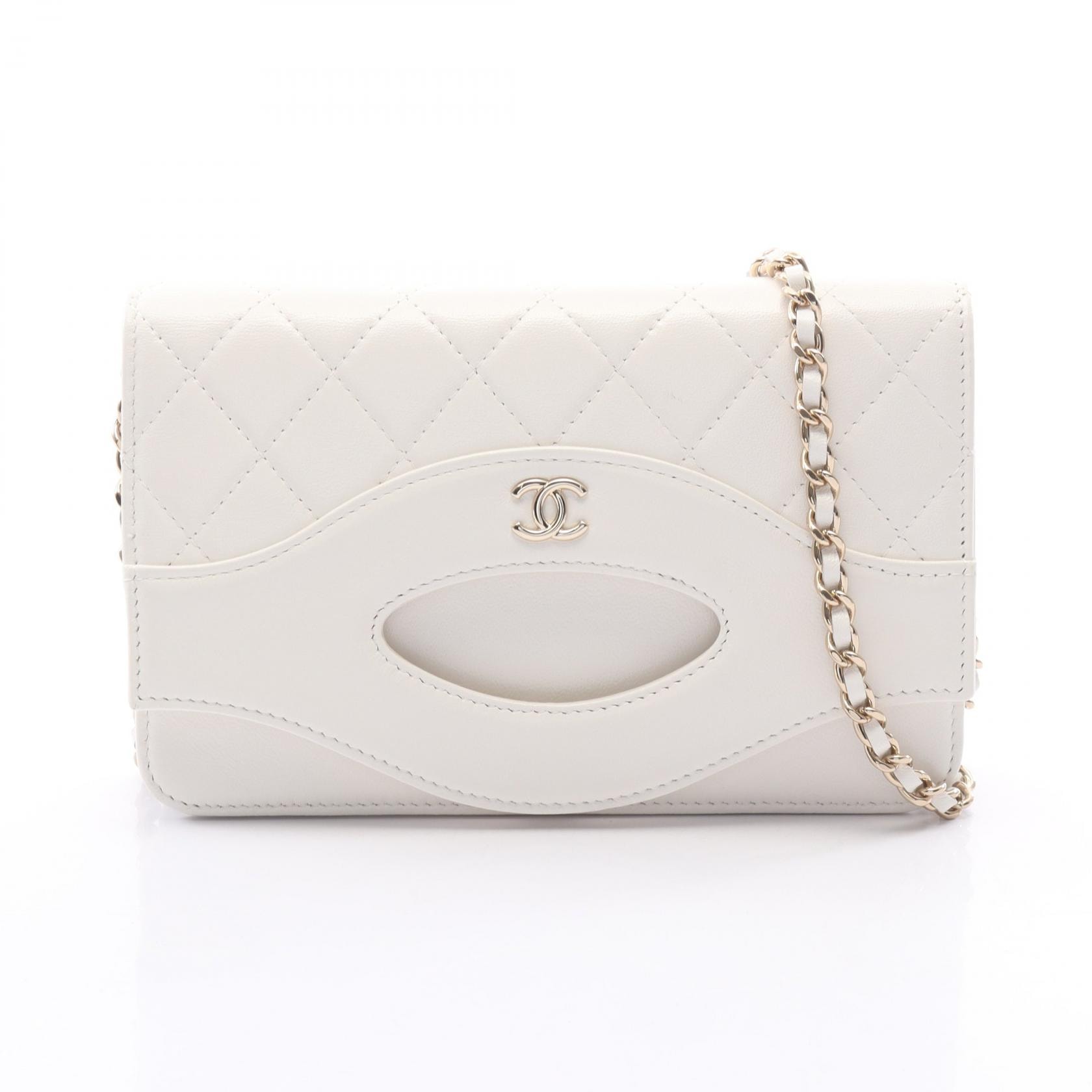 シャネル CHANEL マトラッセ ショルダーバッグ バッグ レザー レディース ホワイト系 【中古】