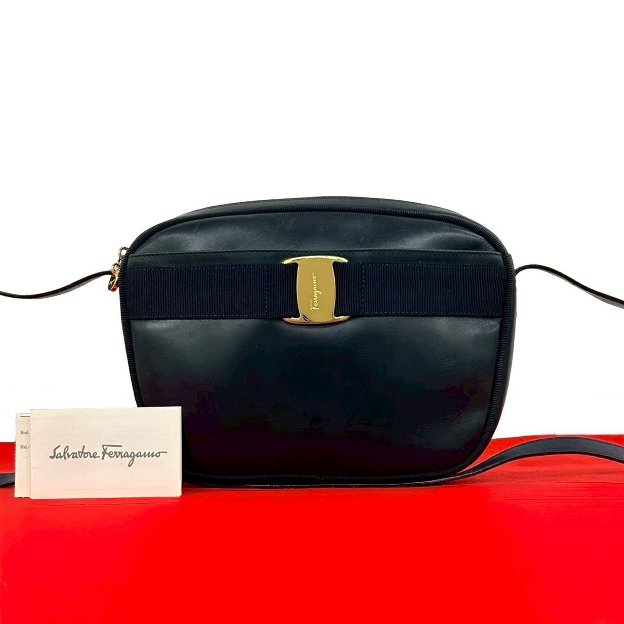 Salvatore Ferragamo サルヴァトーレフェラガモ ヴァラリボン 金具 カーフ ショルダーバッグ ネイビー
 24887