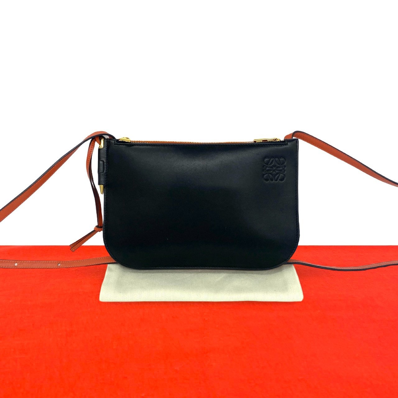 LOEWE ロエベ アナグラム ロゴ レザー ショルダーバッグ ブラック
 28355