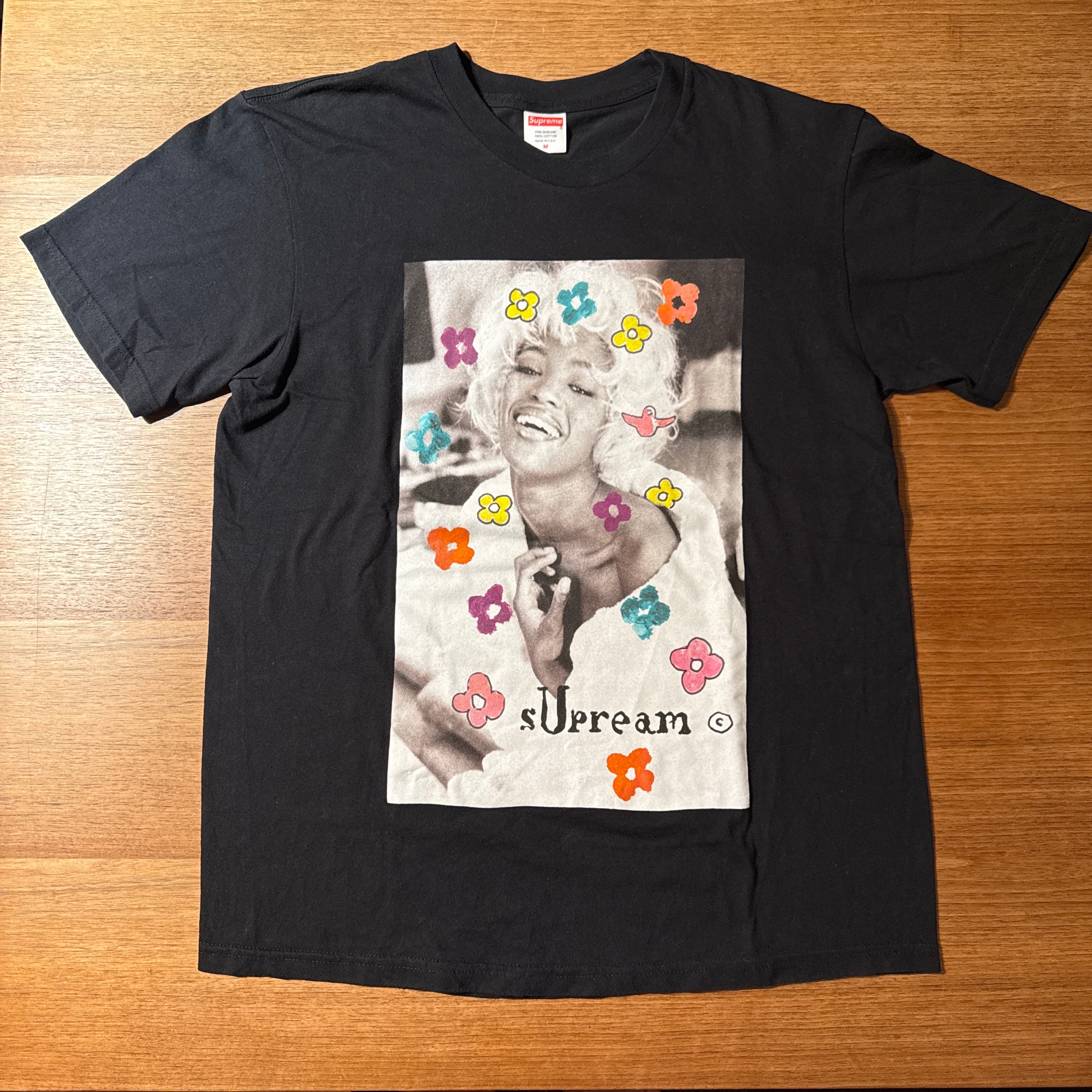 Supreme Naomi Tee "Black"