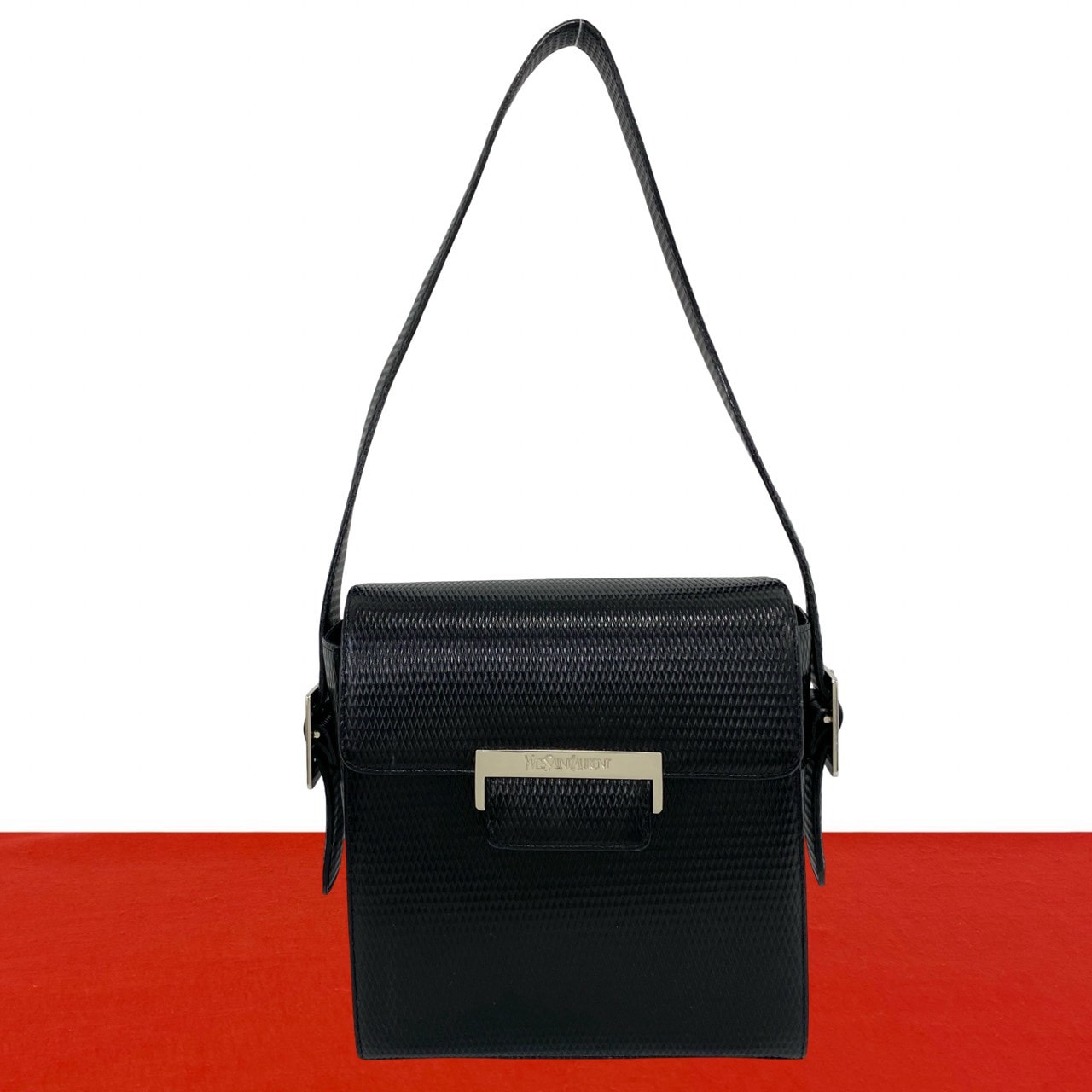 YVES SAINT LAURENT イヴ・サンローラン ロゴ 金具 レザー ショルダーバッグ ブラック
54107