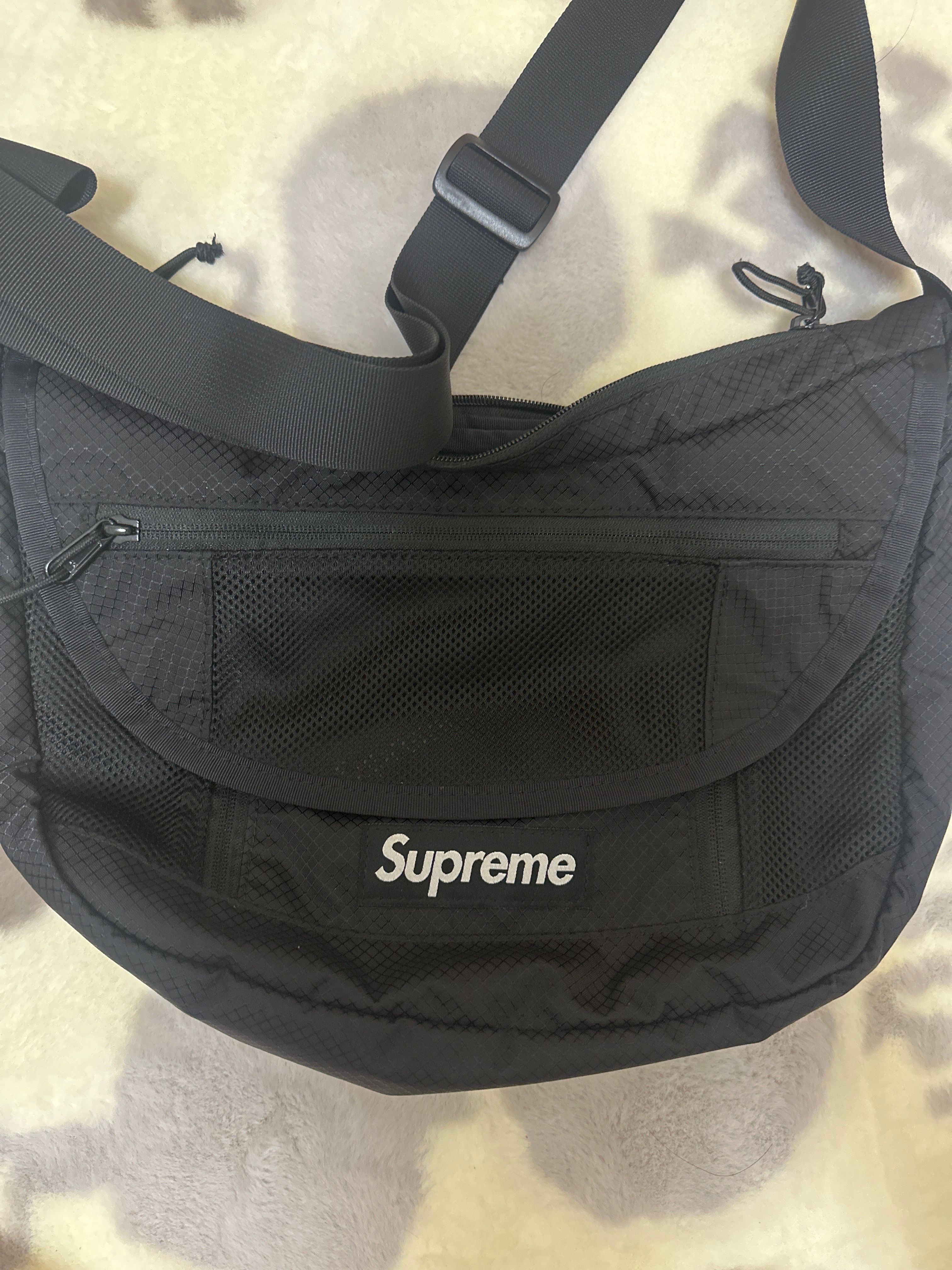 Supreme 2022ss Small Messenger Bag "Black"