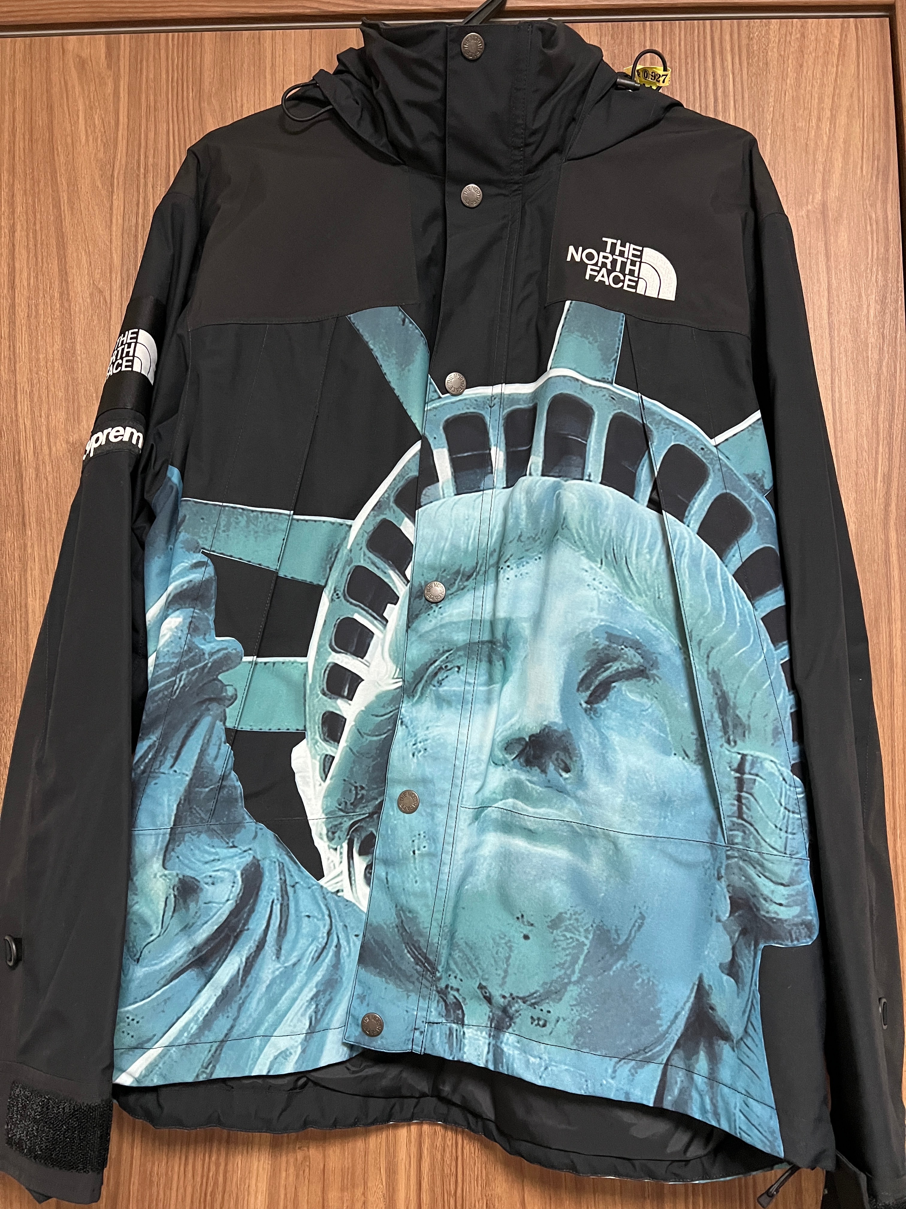 Supreme x The North Face Statue of Liberty Mountain Jacket "Black"