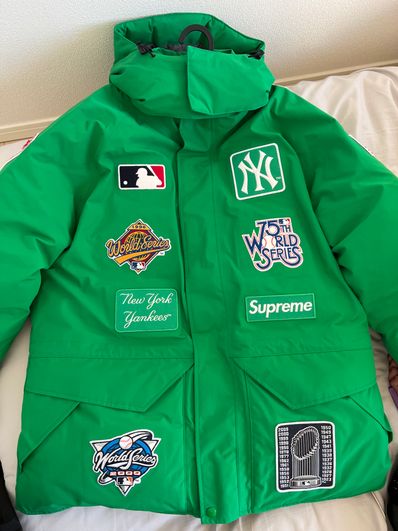 Supreme / New York Yankees GORE TEX 700-Fill Down Jacket "Green"
