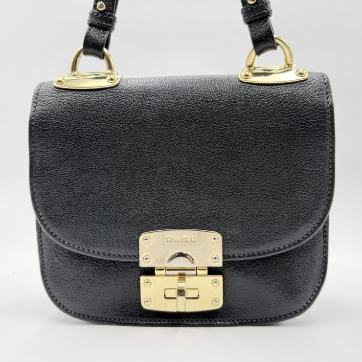 MIU MIU(ミュウミュウ)プッシュロック フラップ ショルダーバッグ レザー ブラック ゴールド金具 斜め掛け レディース