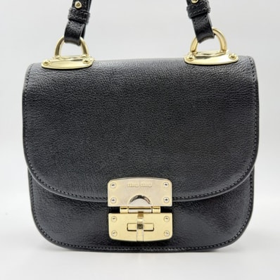 MIU MIU(ミュウミュウ)プッシュロック フラップ ショルダーバッグ レザー ブラック ゴールド金具 斜め掛け レディース