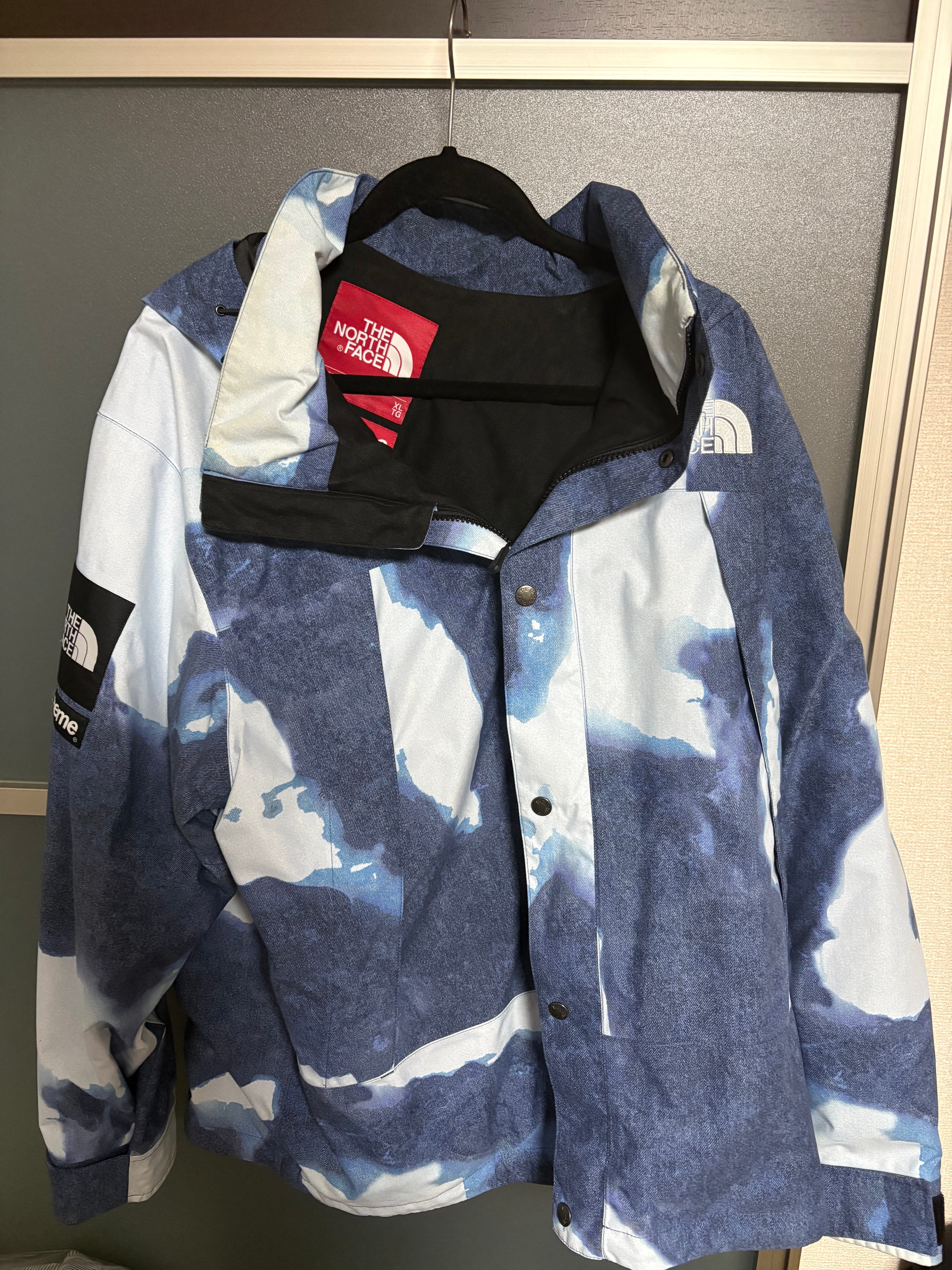 Supreme x The North Face Bleached Denim Print Mountain Jacket "Indigo"