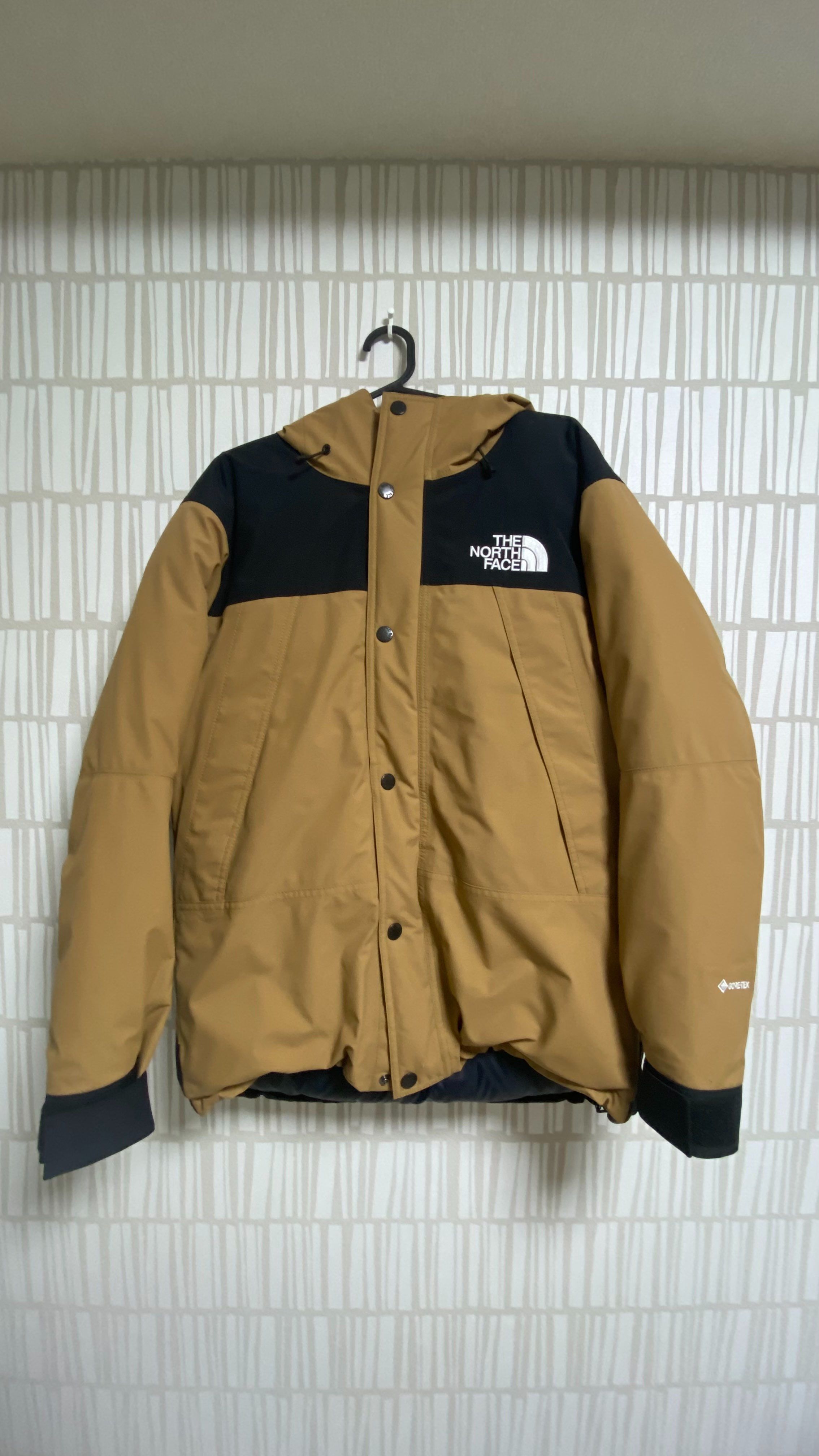 THE NORTH FACE Mountain Down Jacket "Utility Brown"