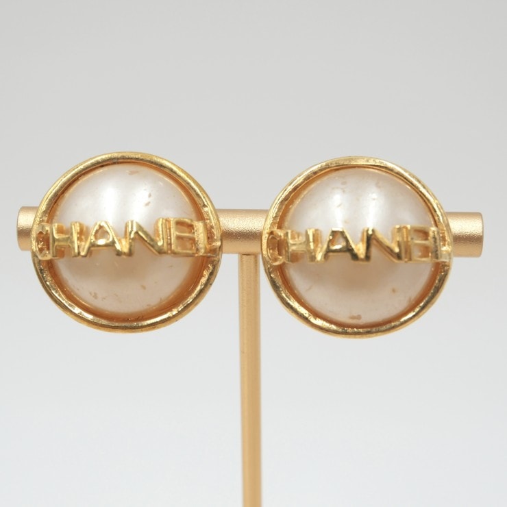 CHANEL(シャネル) ヴィンテージ CHANELロゴ フェイクパール イヤリング ゴールド ラウンド クリップ式 レディース 95A 【中古】