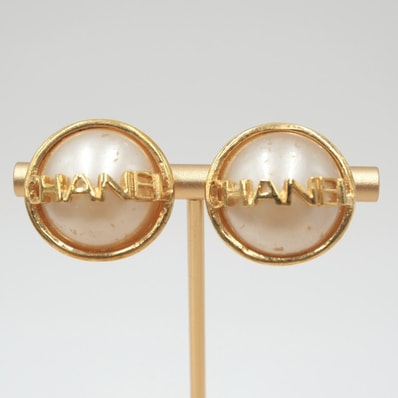 CHANEL(シャネル) ヴィンテージ CHANELロゴ フェイクパール イヤリング ゴールド ラウンド クリップ式 レディース 95A 【中古】
