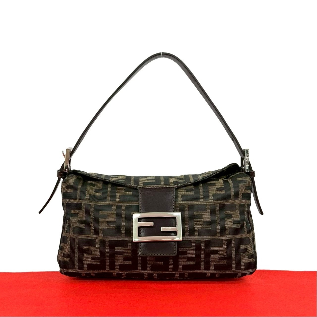 FENDI フェンディ ズッカ FF ロゴ 金具 キャンバス レザー ショルダーバッグ ブラウン
 17551