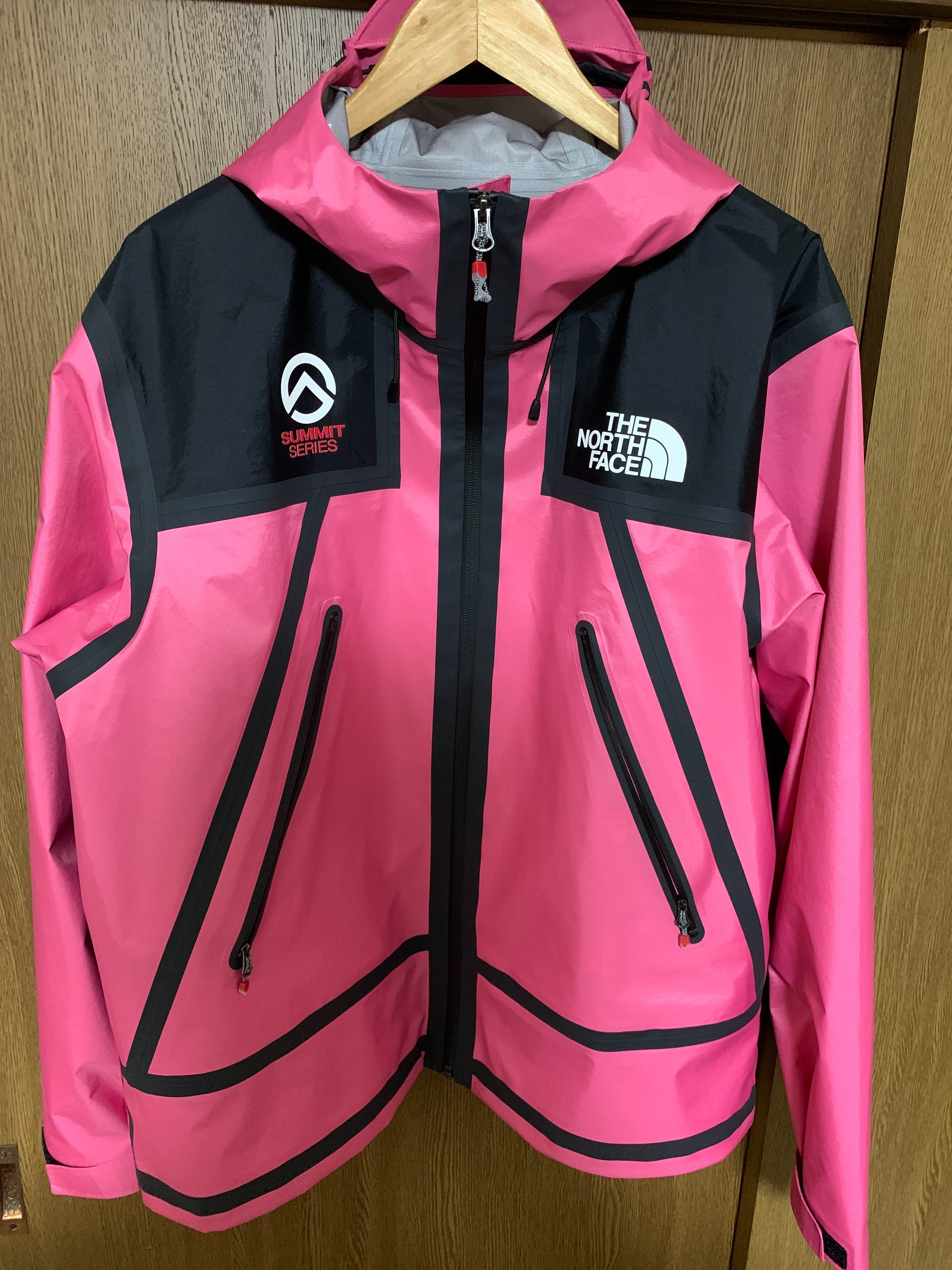 Supreme x The North Face Summit Series Outer Tape Seam Shell Jacket "Pink"