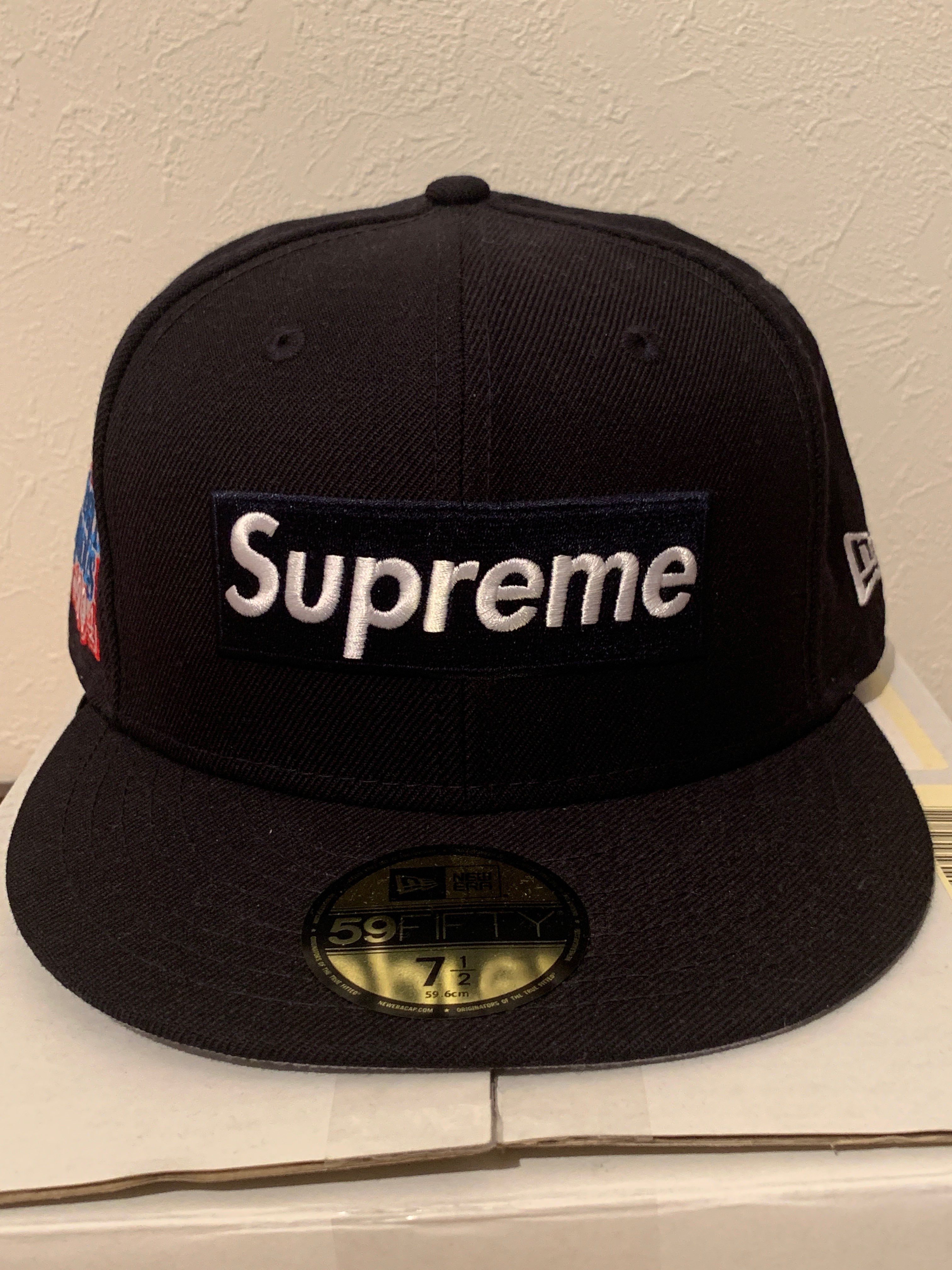 Supreme World Famous Box Logo New Era® "Navy"