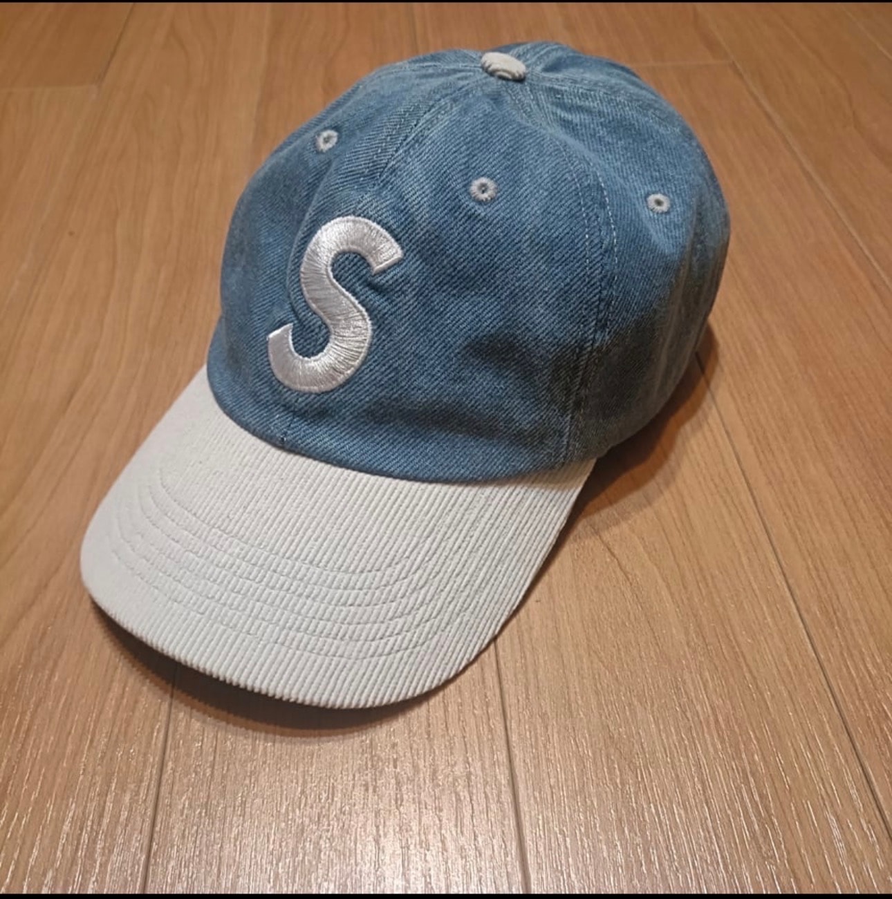 シュプリーム 2 トーン エス ロゴ 6パネル "ウォッシュド デニム"