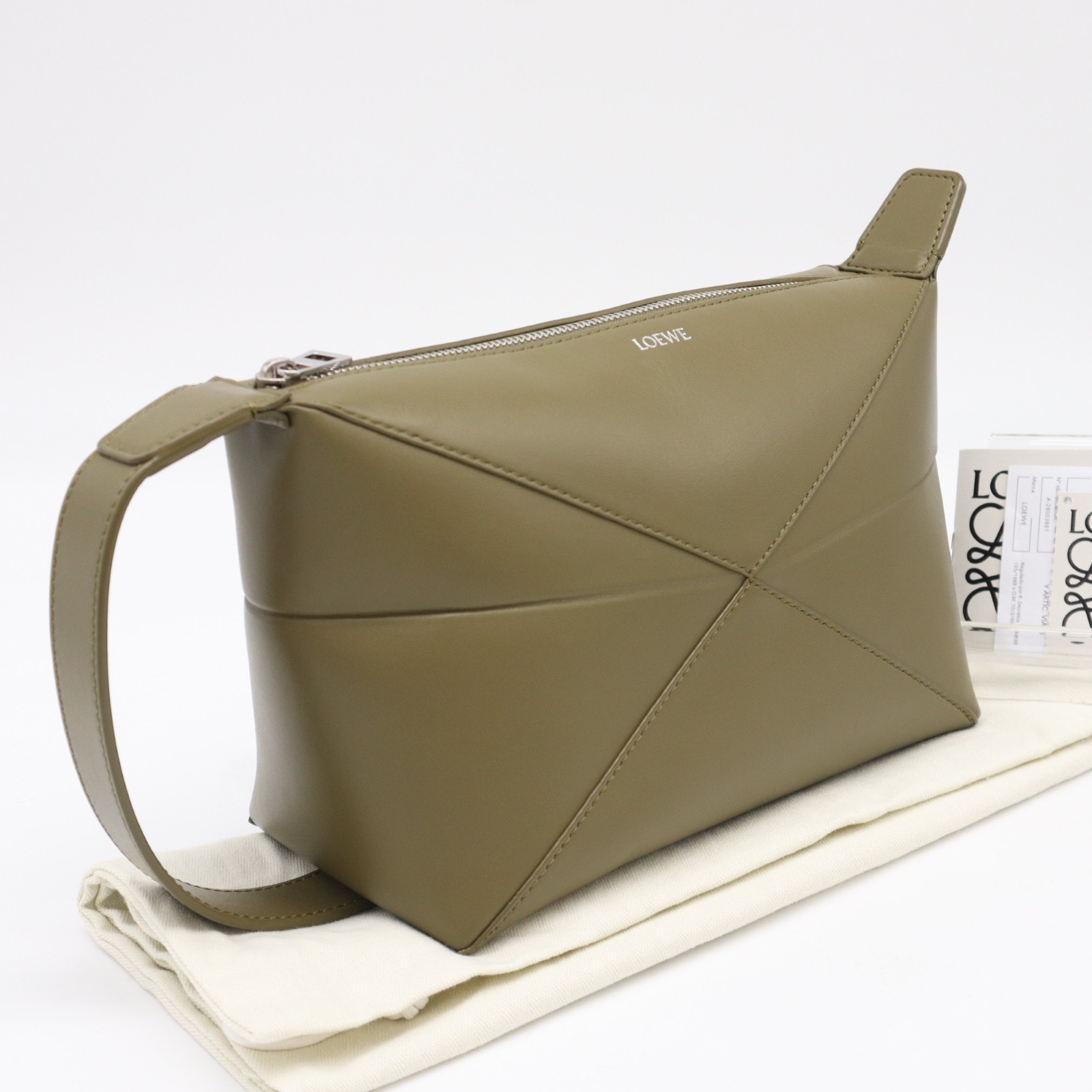 美品 LOEWE ロエベ シャイニーカーフスキン パズル フォルド ウォッシュバッグ C510WBPX01 セカンドバッグ カーキ カーフレザー レディース