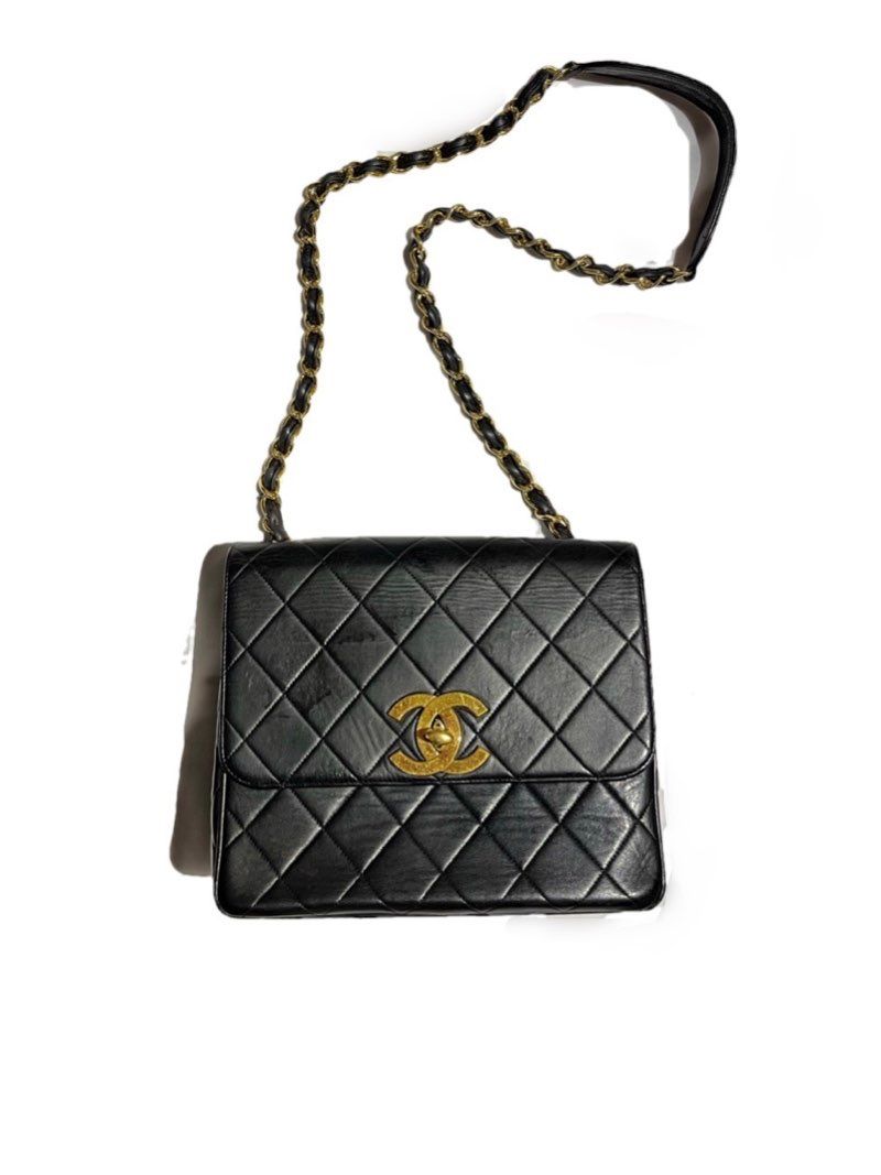 CHANEL  デカココ　マトラッセチェーンバッグ　シャネルラムスキンレザー