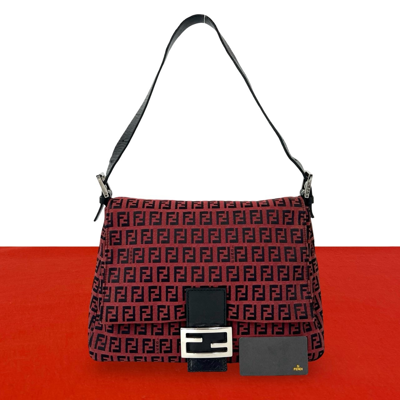 FENDI フェンディ マンマバケット ズッキーノ FF 柄 キャンバス レザー ショルダーバッグ レッド
23935
