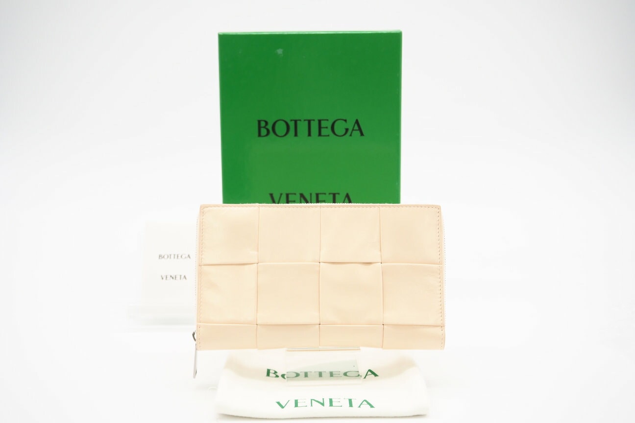 美品 BOTTEGAVENETA ボッテガヴェネタ イントレチャート大 カセット レザー ラウンドジップウォレット 690945 長財布 ベージュ レザー レディース