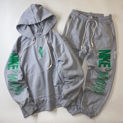 NIKEナイキ パーカー スウェット上下セット(FN2703-012/FN2697-012)