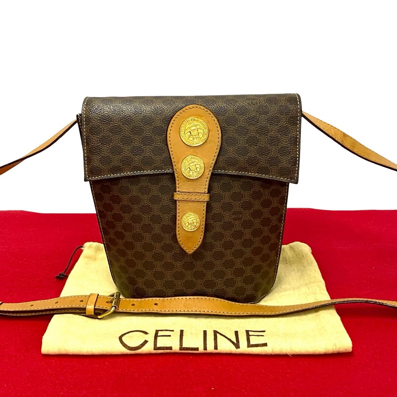 CELINE セリーヌ マカダム ブラゾン トリオンフ 柄 メダル コイン モチーフ 金具 レザー PVC ショルダーバッグ ブラウン
21720