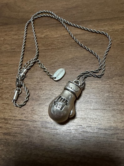 UNDEFEATED x Muhammad Ali Boxing Gloves Necklace "Silver"
