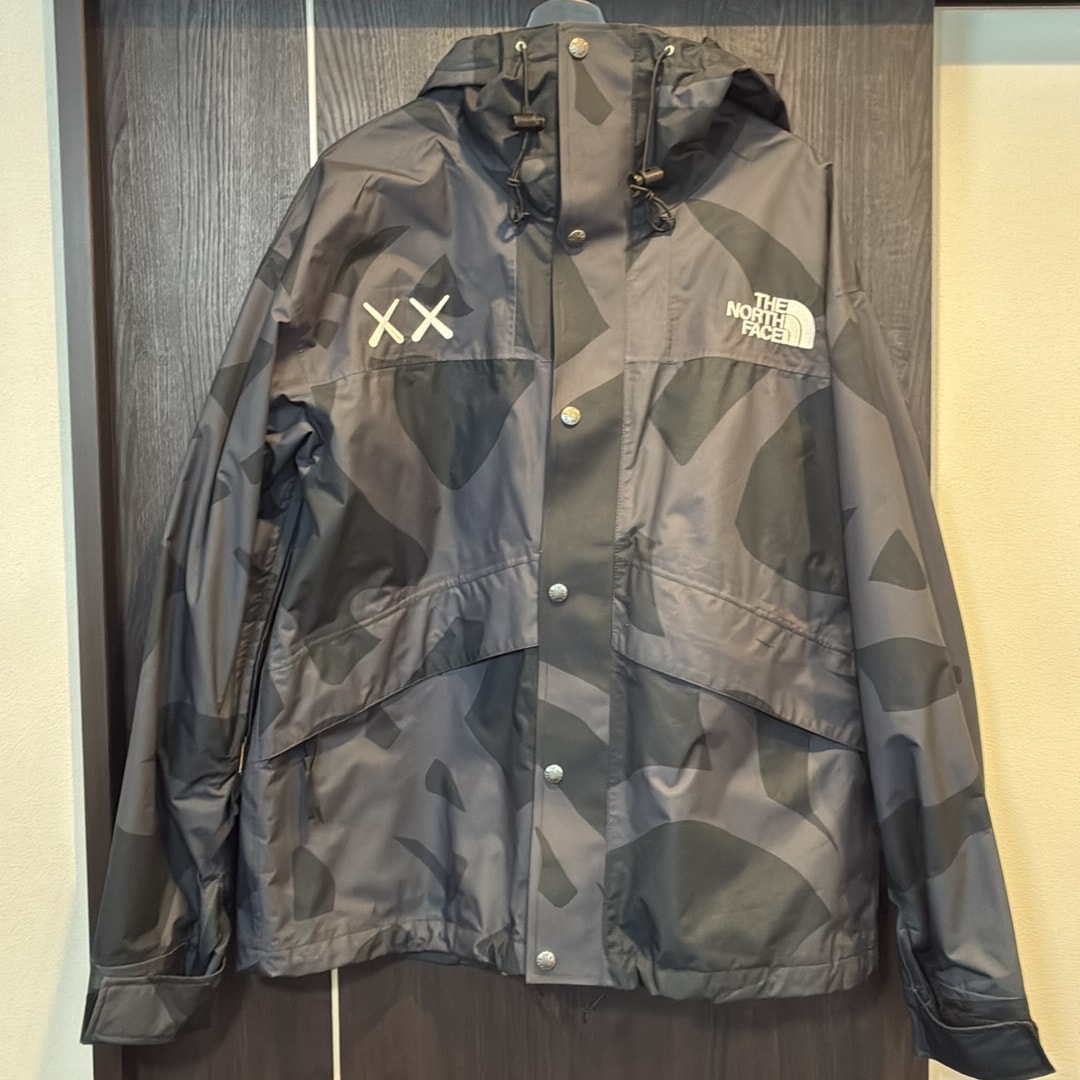 The North Face Kaws Retro 1986 Mountain Jacket "Black"