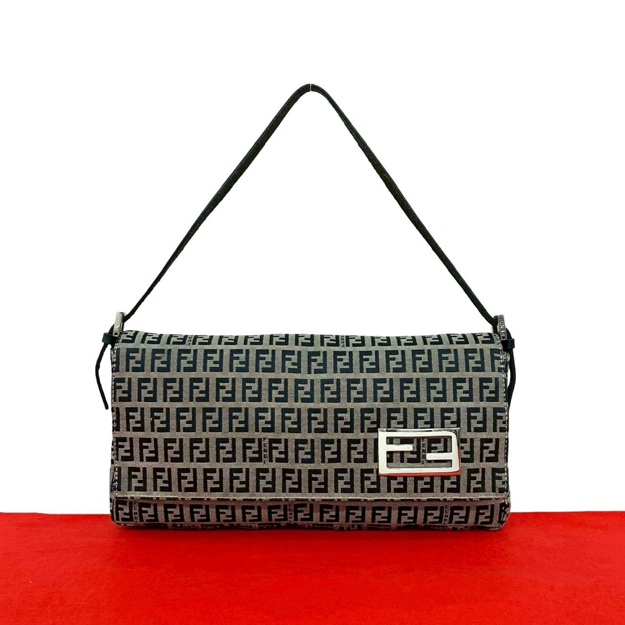 FENDI フェンディ ズッキーノ FF 柄 ロゴ 金具 レザー キャンバス ショルダーバッグ ネイビー
76375