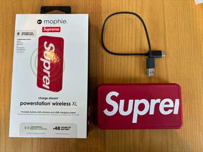 Supreme x Mophie Powerstation wireless XL "Red"