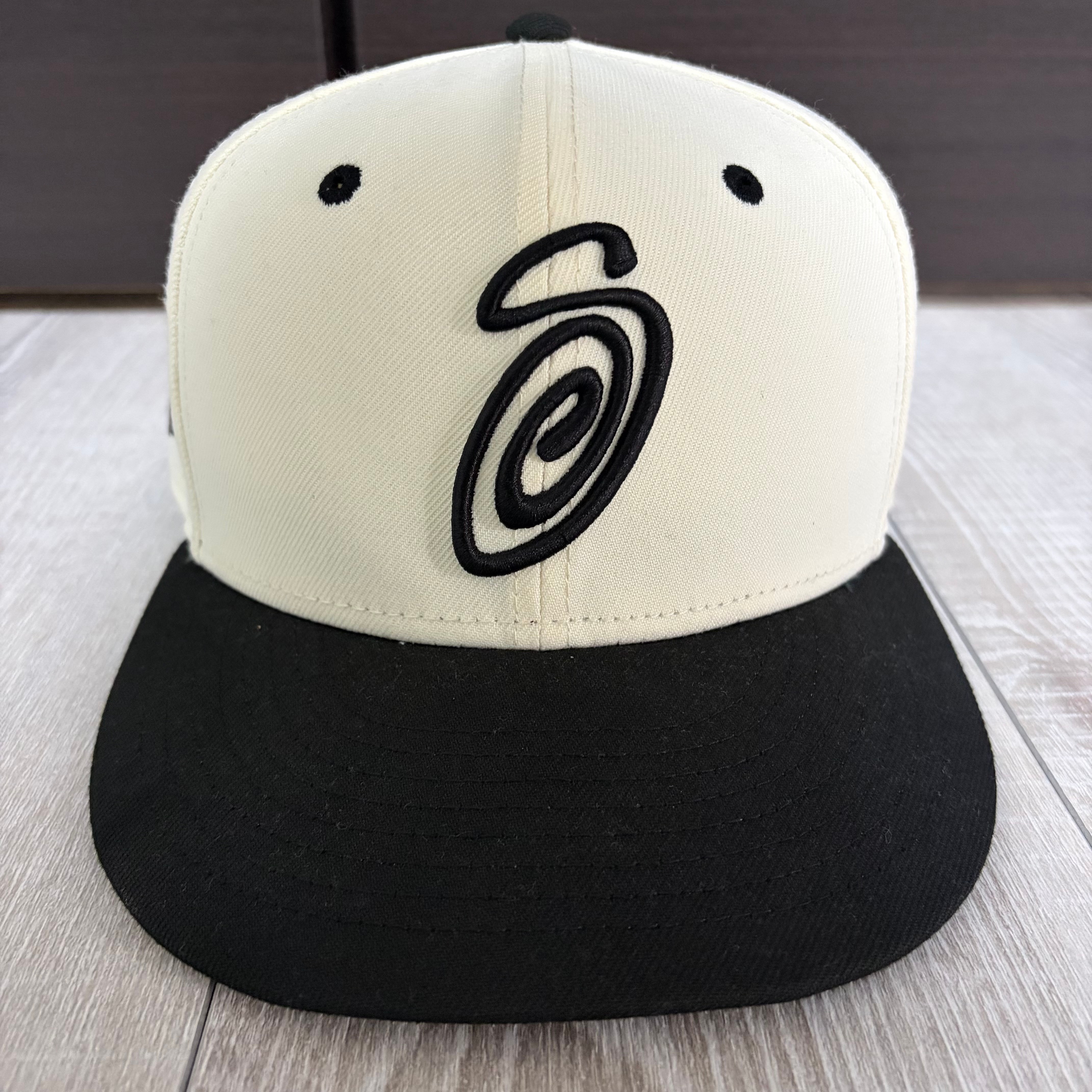 Stussy Curly S 59Fifty New Era Cap "Chrome White/Black" (FA24)