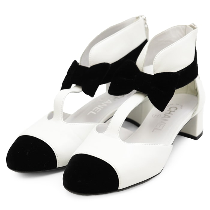 【美品】CHANEL シャネル パンプス サイズ 35hC レディース G35243 ベロアリボン Tストラップ シグネチャー ロゴ COCOマークチャーム バイカラー シューズ 革靴 箱・袋付属 ホワイト ブラック 黒 白 イタリア製