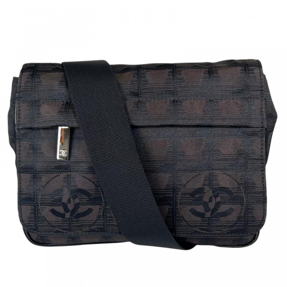 CHANEL シャネル ショルダーバッグ ニュートラベルライン 9番台  ナイロン   ブラック 黒 シルバー金具 レディース【中古品】