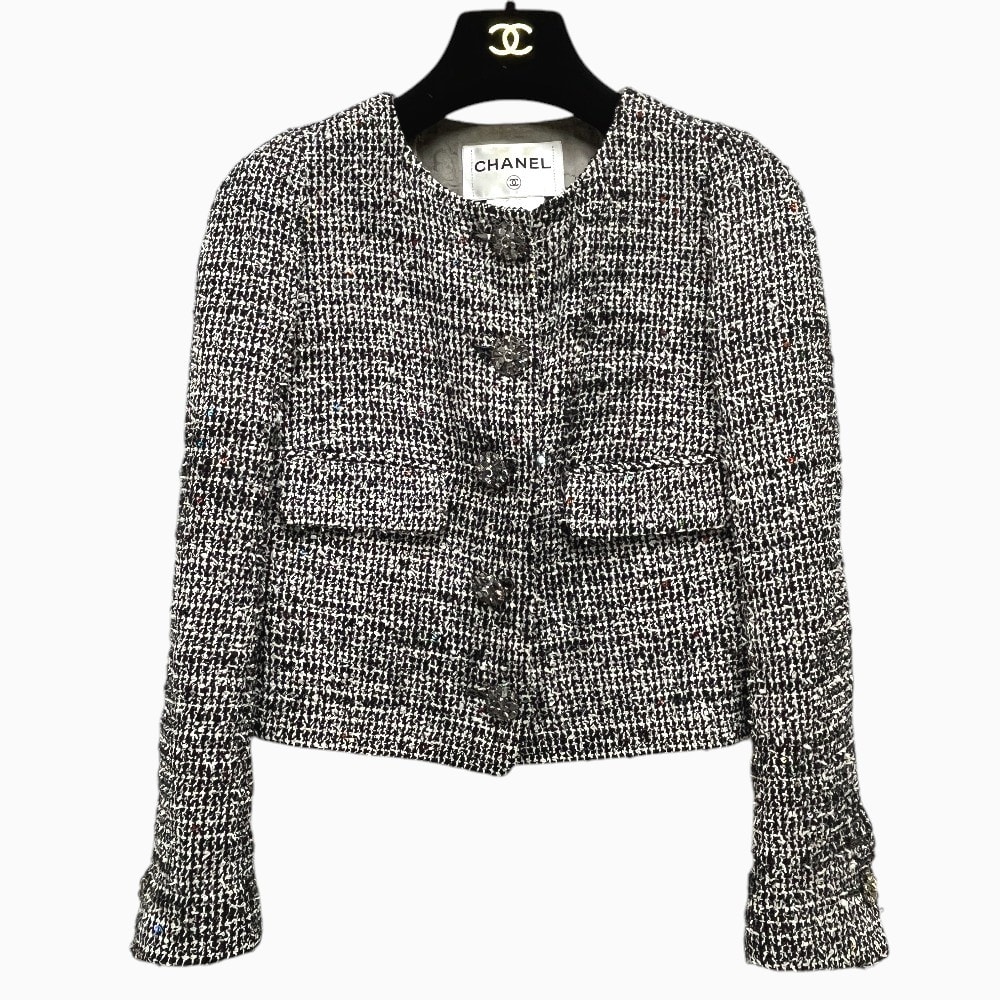 シャネル CHANEL ツイード ビジューフラワーボタン P50738 アパレル ノーカラー スパンコール アウター ジャケット ツイード グレー